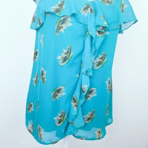 Xhilaration Feather Print Top. Green. M#012 - Picture 4 of 10